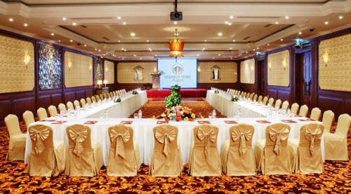Áo bọc ghế nhà hàng tiệc cưới