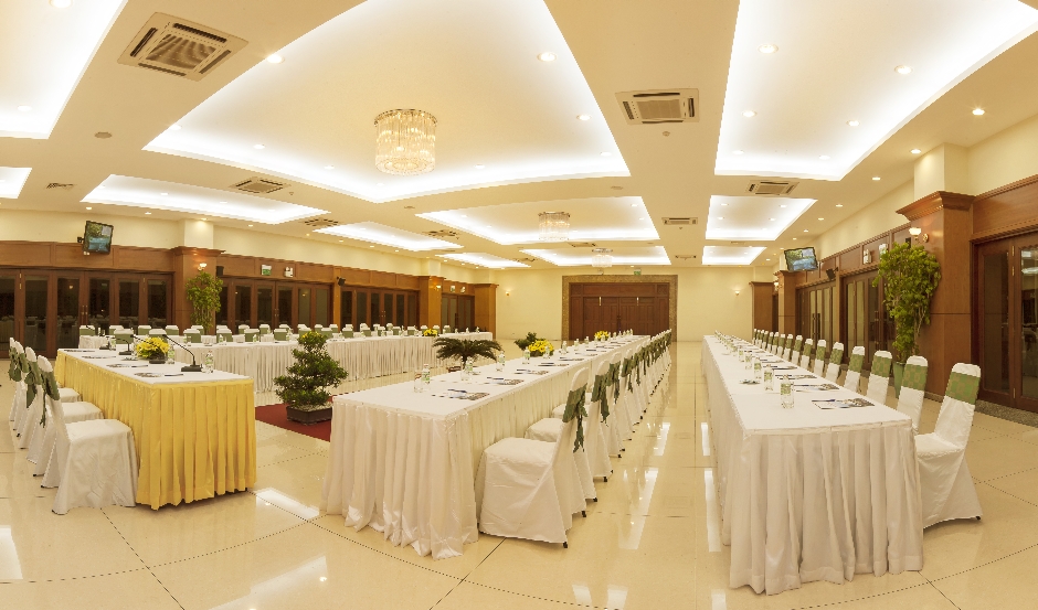 áo phủ ghế hội thảo
