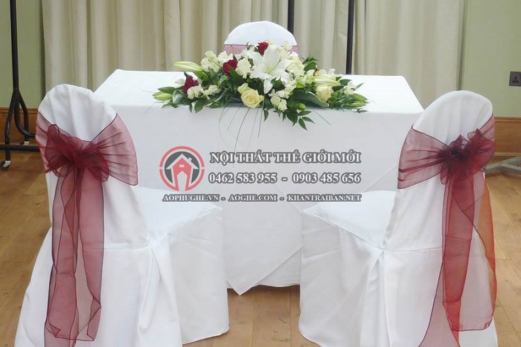 Bộ sưu tập nơ áo ghế đẹp nhất tại New World