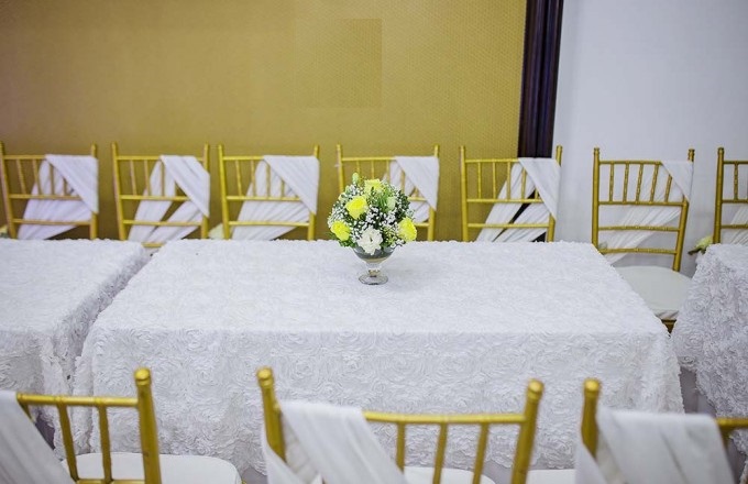 Địa chỉ may áo phủ ghế tiệc cưới